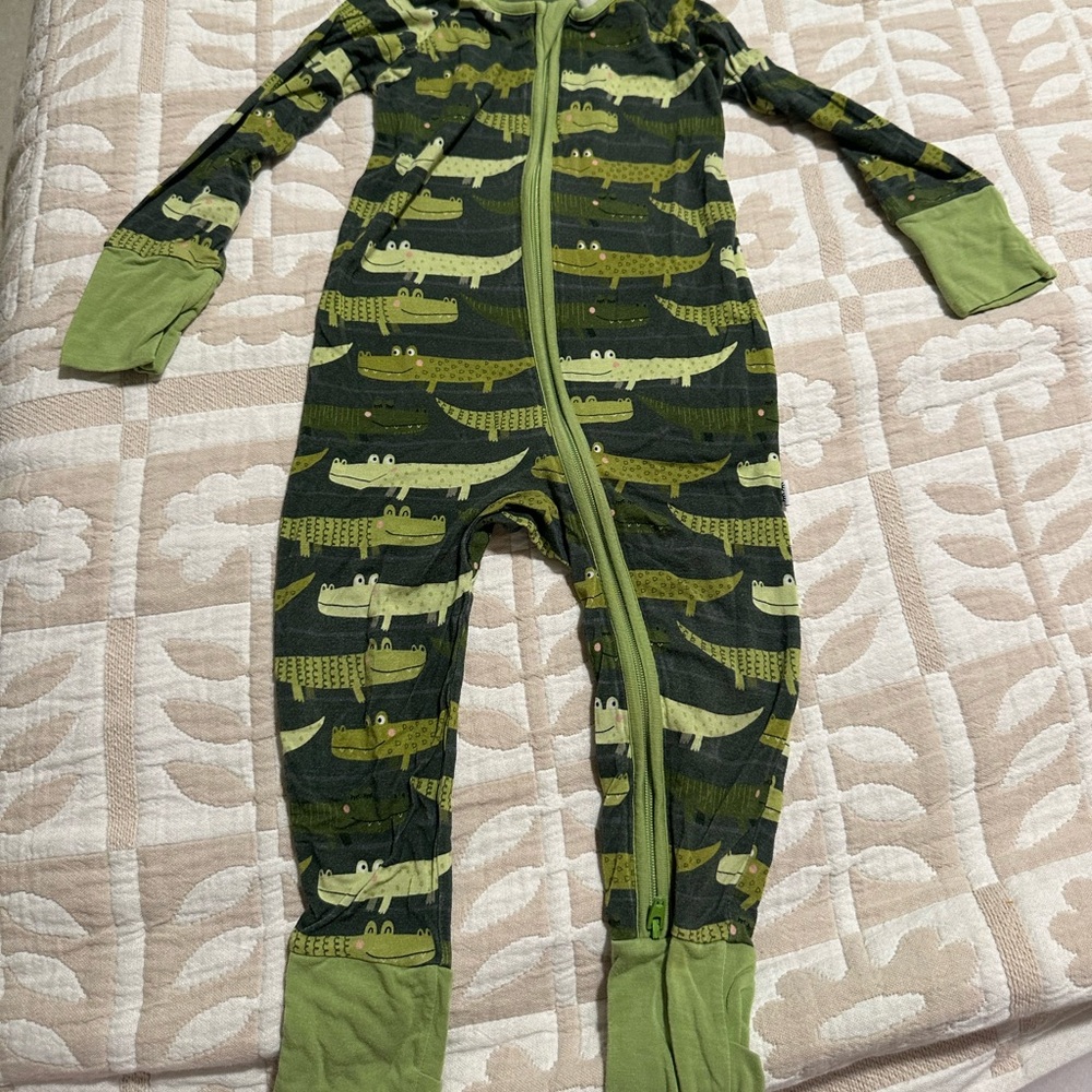 Little Sleepies GUC crocs 6-12 mos